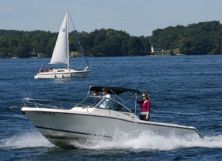 Location et balades en bateau dans le Var.jpg